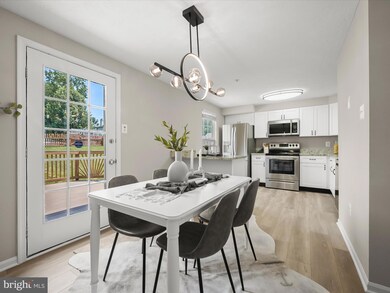 831 Cinnamon Ct, Odenton, MD 21113 - photo 3