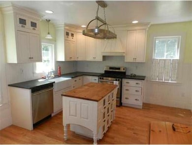 52 Pleasant St, Hanover, MA 02339 - photo 5