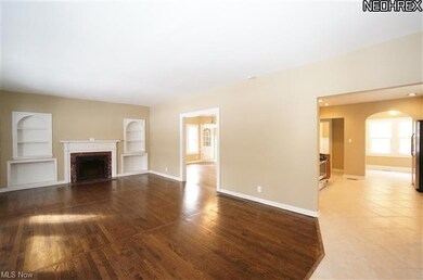 3305 Euclid Heights Blvd, Cleveland, OH 44118 - photo 2