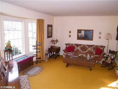 Living Room - HRDWOODS UNDER CARPET