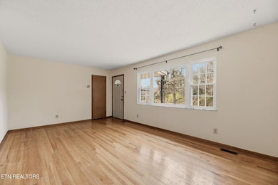 5716 Scenichills Rd, Knoxville, TN 37912 - photo 4