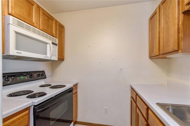 3507 E Ave NW unit E, Cedar Rapids, IA 52405 - photo 4