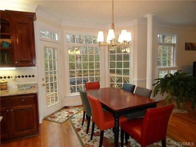 Large breakfast area with walk out bay window, doo
