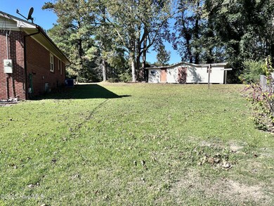 105 Woodlawn Dr, Jacksonville, NC 28546 - photo 6