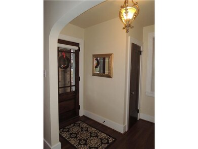 Entry/Foyer.