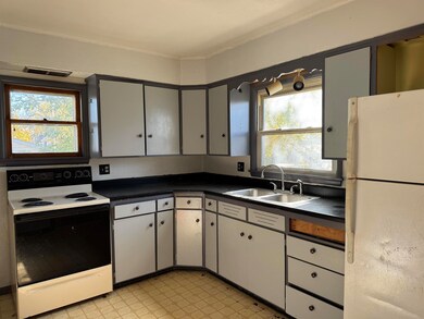 811 1st Ave NE, Oelwein, IA 50662 - photo 5