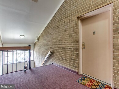 511 Florida Ave unit 213, Herndon, VA 20170 - photo 2