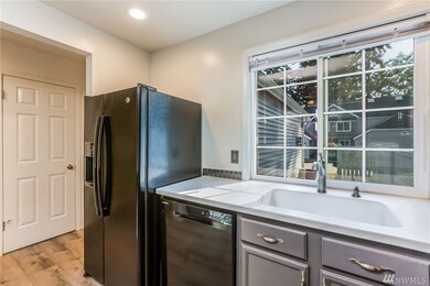 11624 Admiralty Way unit A, Everett, WA 98204 - photo 4