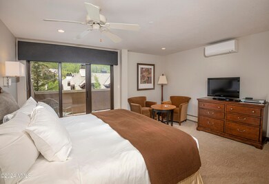 St-JamesMain bed