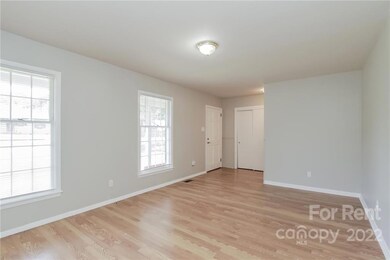 604 Brandon St, Statesville, NC 28677 - photo 4