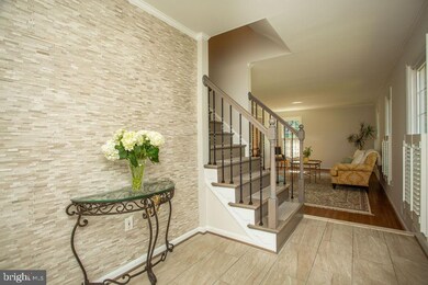 10903 Equestrian Ct, Reston, VA 20190 - photo 3