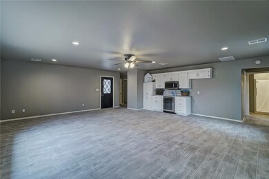 40203 Garretts Lake Rd, Shawnee, OK 74804 - photo 4