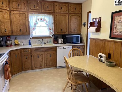 606 E Hancock St, McPherson, KS 67460 - photo 3
