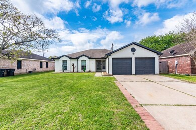 2707 Quail Run Dr, Alvin, TX 77511 - photo 2