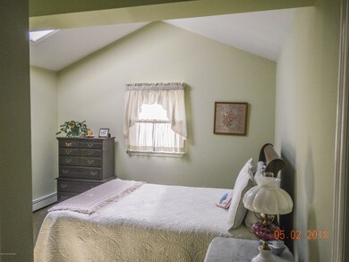 215 Collins St, Stroudsburg, PA 18360 - photo 6