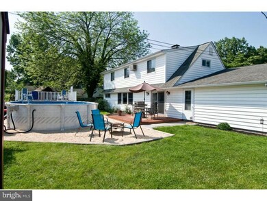 61 Spinythorn Rd, Levittown, PA 19056 - photo 3