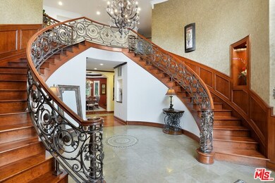 Dual staircase