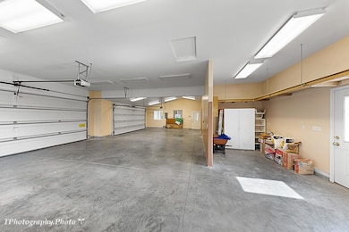 1184 St James Ln-12