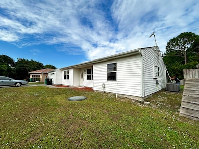 1853 SE Dranson Cir, Port Saint Lucie, FL 34952 - photo 4