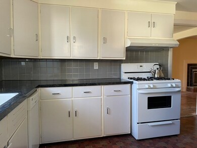 21 Emerald St unit 1, Newton, MA 02458 - photo 2