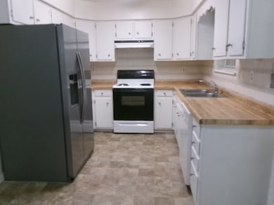 222 Glenwood Dr, Carriere, MS 39426 - photo 4