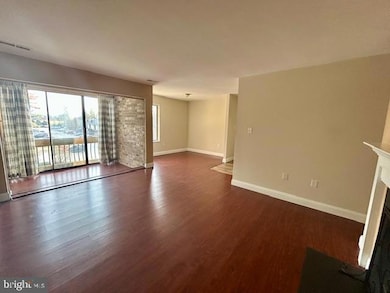 10596 Twin Rivers Rd, Columbia, MD 21044 - photo 3