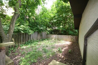 151 Castlewood Dr, Carpentersville, IL 60110 - photo 5