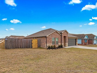 2004 Harriman Cir, Bartlesville, OK 74006 - photo 2