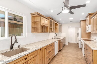 17407 N Lindgren Ave, Sun City, AZ 85373 - photo 4