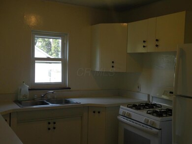 151 E Markison Ave, Columbus, OH 43207 - photo 2