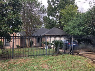 910 Randolph St, Houston, TX 77088 - photo 2