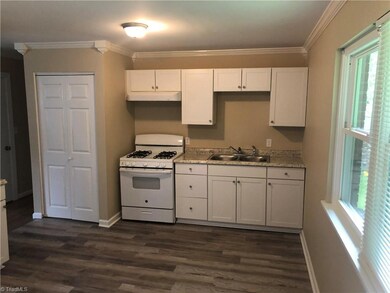 Updated Kitchen w/New Appliances