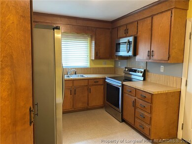 107 Starhill Ave, Fayetteville, NC 28303 - photo 6