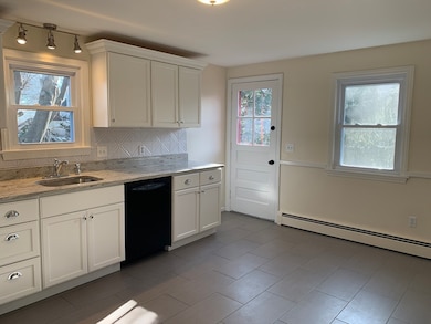 18 Guernsey St unit 2, Marblehead, MA 01945 - photo 6
