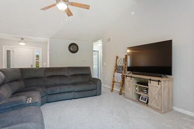 02_4620HiddenLn_1_LivingRoom_LowRes