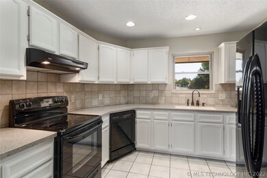 1916 W Phoenix Place, Broken Arrow, OK 74011 - photo 5