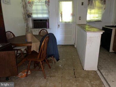 319 Denison St, Baltimore, MD 21229 - photo 4