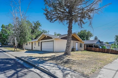 210 Sherman St, Yreka, CA 96097 - photo 6