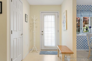 7-web-or-mls-1092 Fountain View Cir, Hol