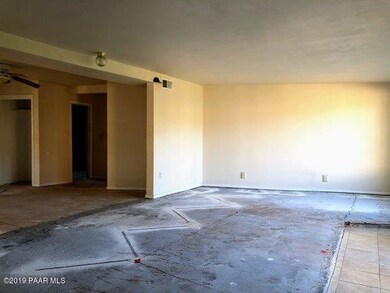 023-585571  Dining Room