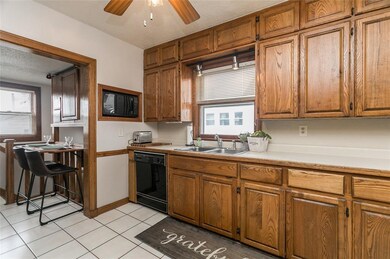 PLENTY OF CABINET AND COUNTER SPACE