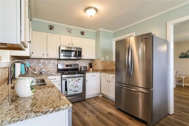 Kitchen, microwave, range/oven, double door refrigerator remain
