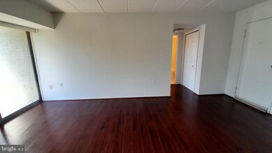 1804 Metzerott Rd unit 303, Adelphi, MD 20783 - photo 3