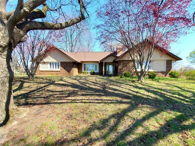 304 Louise Dr, Collinsville, IL 62234 - photo 2