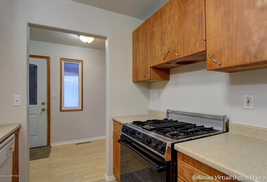 635 W 21st Ave, Anchorage, AK 99503 - photo 3
