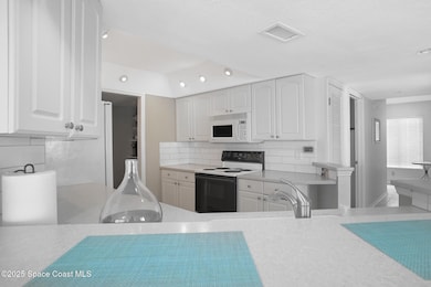 Big breakfast bar in kitchen