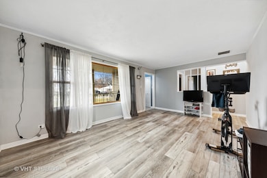 2302 Robin Ln, Rolling Meadows, IL 60008 - photo 2