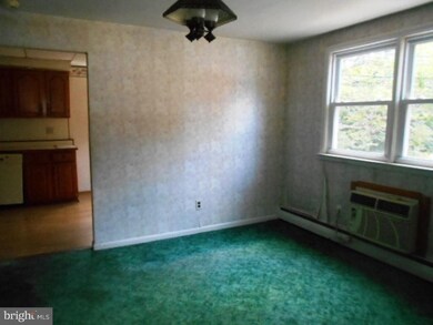 209 Morris Cir, Crum Lynne, PA 19022 - photo 5