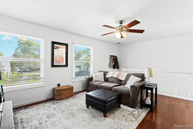 2612 Wildwood Ct, Lake Orion, MI 48360 - photo 5