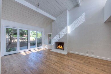 006_Living Room
